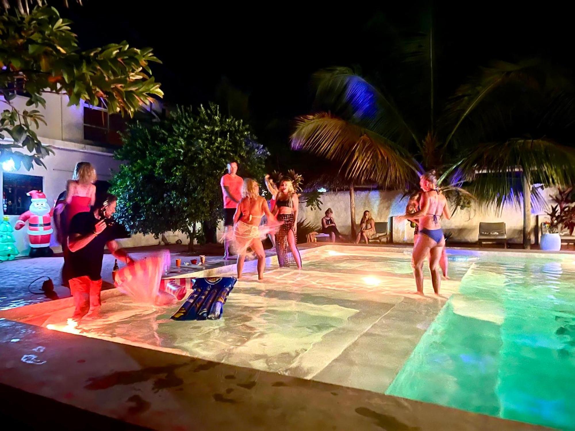 Villa Euphoria - Adults Only ปาเยอ ภายนอก รูปภาพ